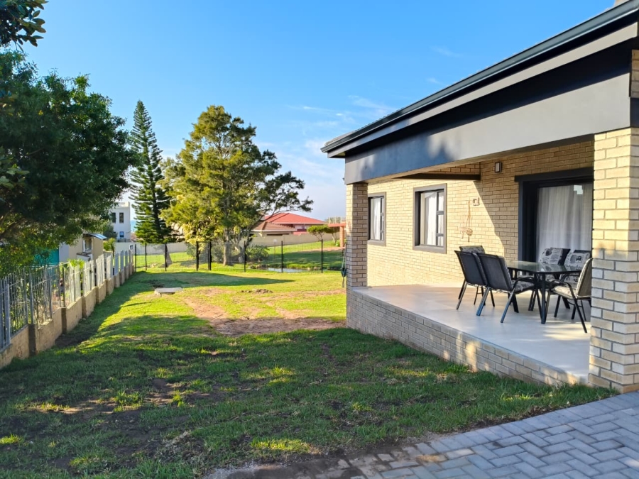 3 Bedroom Property for Sale in Wavecrest Eastern Cape